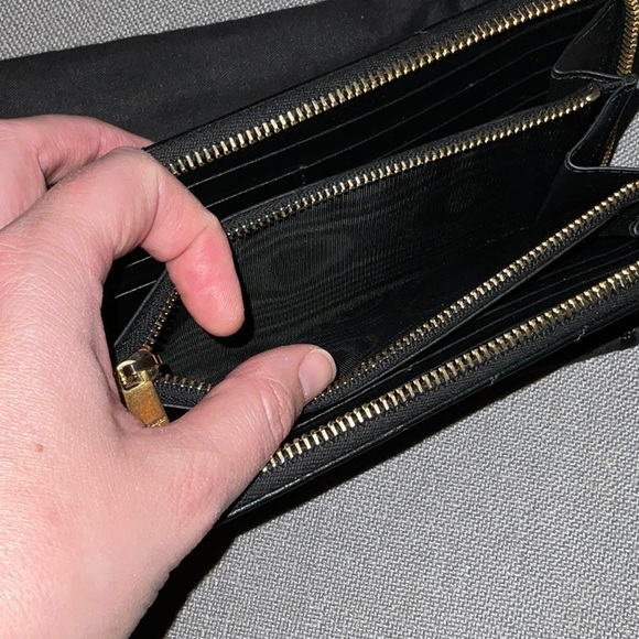 YSL (Saint Laurent) Black Joan Wallet - Picture 9 of 9